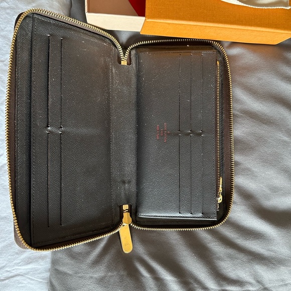 Luis Vuitton wallet - Picture 3 of 4